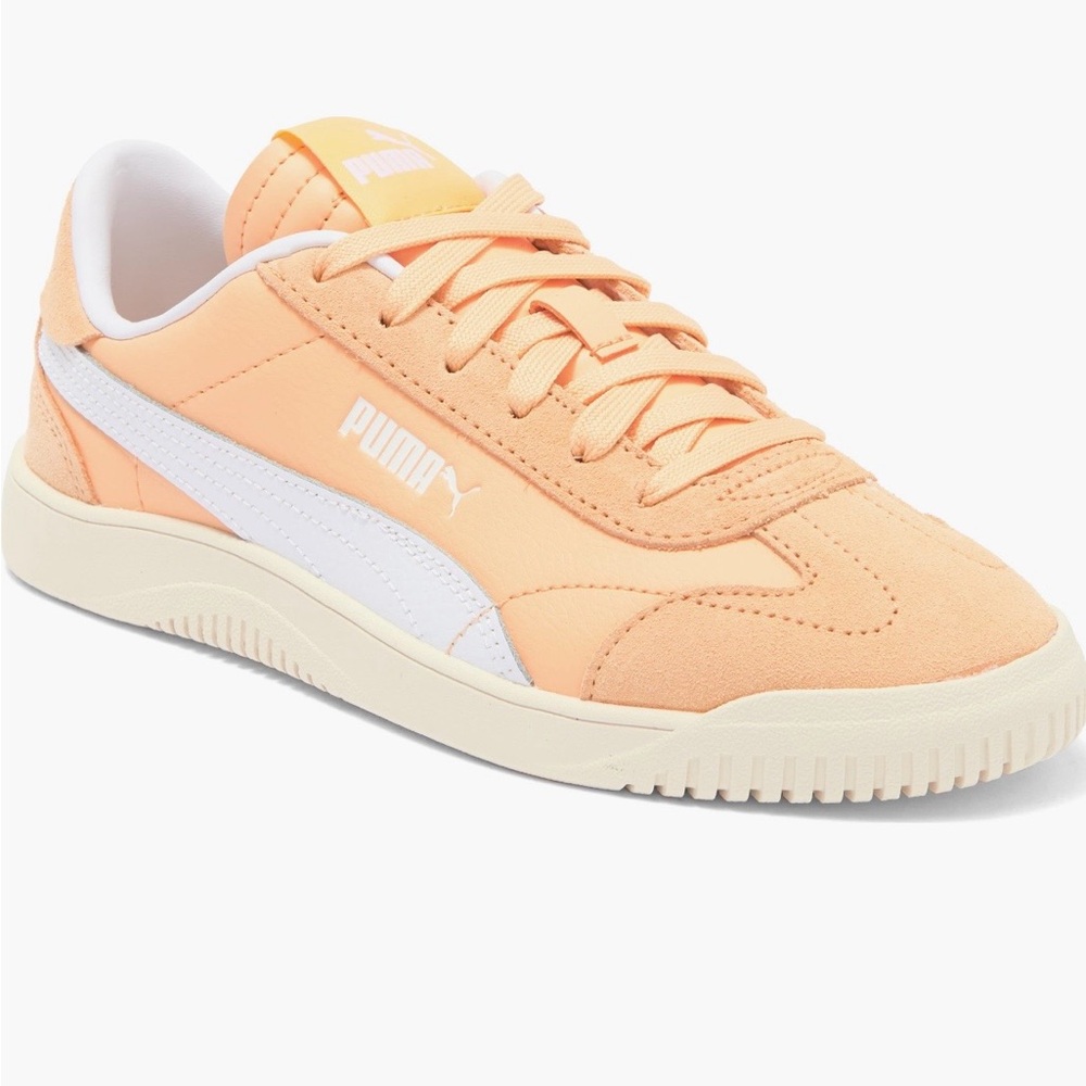 🍑BNIB WOMEN’S CLUB 
SNEAKER IN PEACH FUZZ

🍑COLOR DISCONTINUED 

🍑RARE FIND